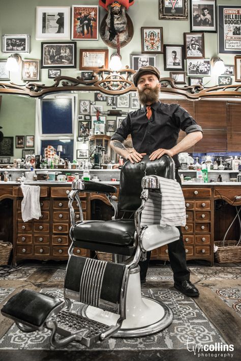 Customized Mirror, Barber Shop Pictures, Barber Ideas, Barber Shop Interior, Barbershop Design, Vintage Barber, Barber Shop Decor, Spa Design, Moustaches