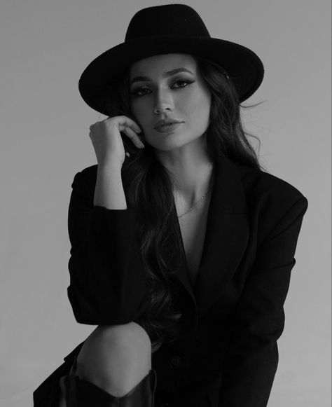 Women In Hats, Black White Portrait, Beauty Photoshoot, White Portrait, Famous Photographers, Aesthetic Black, Aesthetic Instagram Theme, Black N White, Black Hat