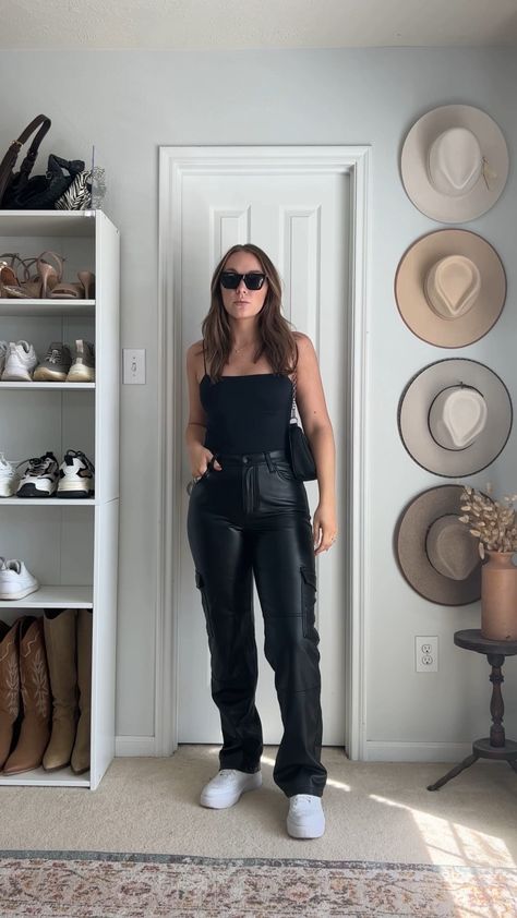 Black Cargo Pants Outfit Casual, Leather Pants Outfit Casual, Black Leather Pants Outfit, Leather Cargo Pants, Cargo Outfit, Outfit Dinner, Winter Pants Outfit, Summer Pants Outfits, Leather Pants Outfit