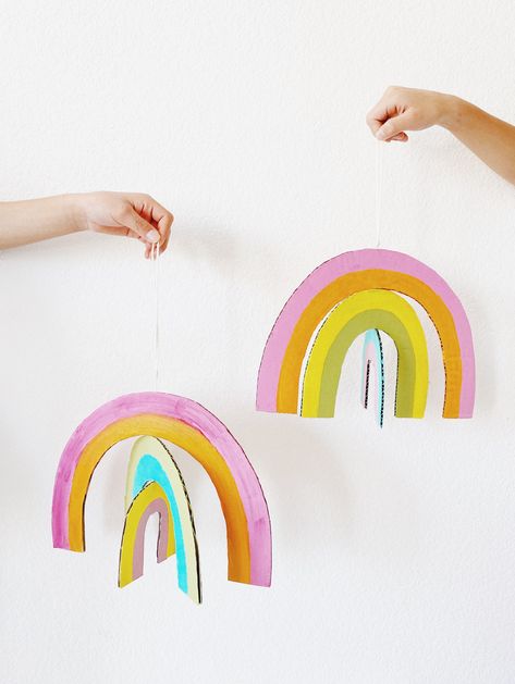 Cardboard Rainbow, Rainbow Mobile, Rainbow Crafts, Indoor Activities For Kids, Creative Activities For Kids, Crafty Kids, Cardboard Crafts, Craft Activities For Kids, Creative Activities