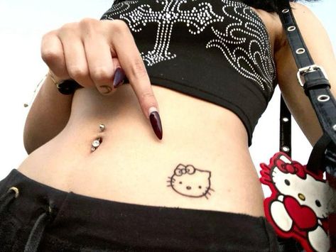 Hello Kitty Tattoo Placement, Hello Kitty Hip Tattoo, Cute Belly Tattoos, Tattoos Y2k, Tattoo Pequeños Mujer, Tattoo Belly, Lower Belly Tattoo, Tatuaje Hello Kitty, Lower Belly Tattoos