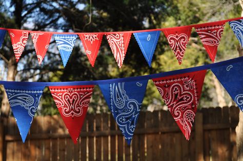 Bandana Bunting at its best. (maybe on a rope) Bandana Banner, Fabric Pennant Banner, Barn Birthday Party, Wild West Party, Mini Bunting, Western Birthday, Barn Parties, Western Theme Party, Western Party