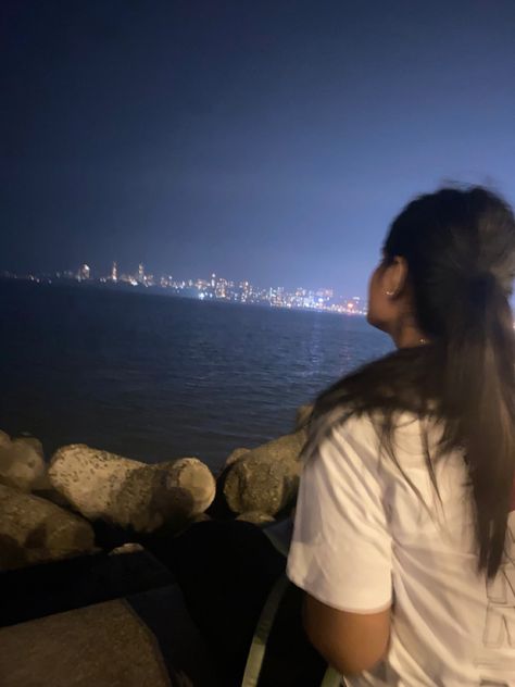 Mumbai Girl Aesthetic, Mumbai Photoshoot, Mumbai Aesthetic, A Little Life Book, Marine Drive, Blur Photography, Apple Watch Fashion, Train Video, Friend Photography