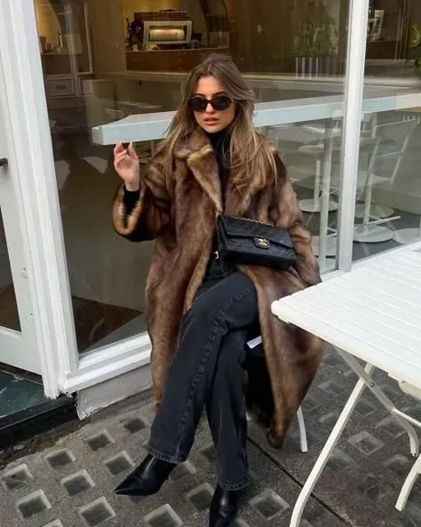 How to Get the Mob Wife Aesthetic With Faux Fur Coats Fashionable Coats For Women, City Winter Fashion, How To Style A Fur Coat, Styling Fur Coat, Nyc Winter Fashion Cold Weather, New York Chic Outfits, Winter Outfits Fur Coat, Faux Fur Coat Outfit Winter Chic, Winter Outfits Cool