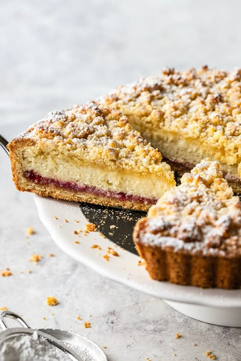 Italian Crumb Cake, Ricotta Crumble Cake, Crumble Tart Recipe, Italian Breakfast Cake, Italian Tart Recipes, Italian Sweets Recipes, Best Italian Desserts, Italian Pastries Traditional, Italian Ricotta Cake