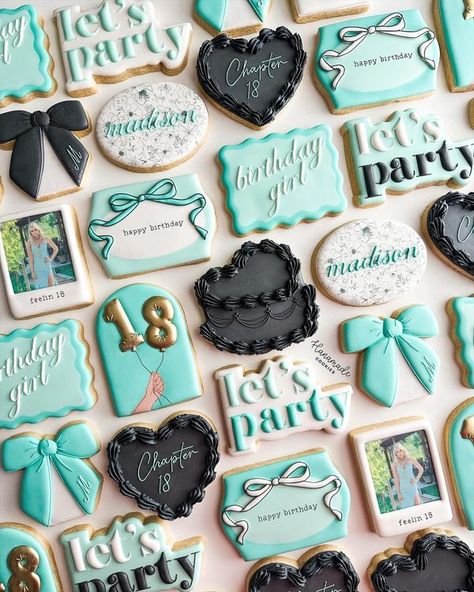 18th Birthday Cookies, Royal Icing Recipes, Cookie Gift Packaging, Soft Sugar Cookie, Bow Trend, Designer Cookies, Sugar Cookie Cakes, Icing Recipes, Sugar Cookie Royal Icing