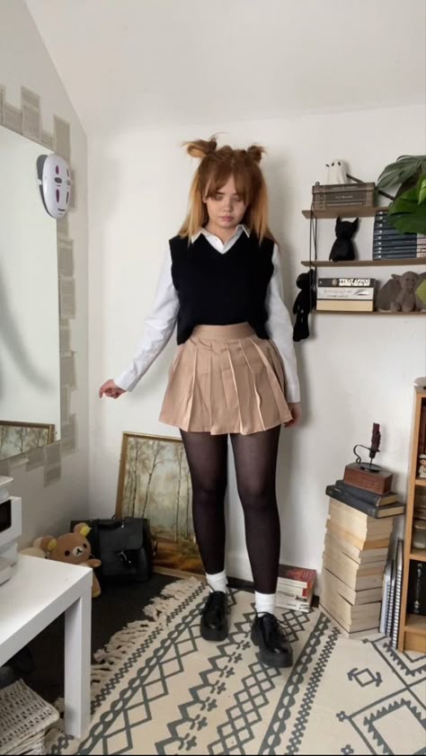 Academia Outfit Inspiration, Chunky Oxford Shoes, Beige Skirt Outfit, Beige Pleated Skirt, Light Academia Fashion, Black Sweater Vest, Dark Academia Outfit, Academia Fashion, White Button Down Shirt