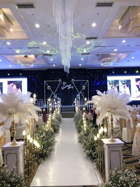 Wedding Walkway Ideas Indoor, Wedding Dinner Decorations, Wedding Walkway Ideas, Pathway Decor, Wedding Dinner Decor, Wedding Walkway, Indoor Wedding Decorations, Long Table Wedding, Wedding Entrance Decor