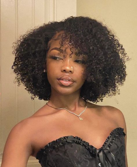 Cabello Afro Natural, Layered Haircuts With Bangs, Afro Curls, Quick Natural Hair Styles, Girls Natural Hairstyles, Long Layered Haircuts, Natural Curls Hairstyles, Penteado Cabelo Curto, Natural Hair Tips