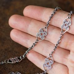 Celtic Ornaments, Silver Jewelry Diy, Celtic Heart, Handmade Chain, Soldering Jewelry, Wire Jewelry Designs, Fine Silver Jewelry, Silver Jewelry Necklace, Wire Work Jewelry