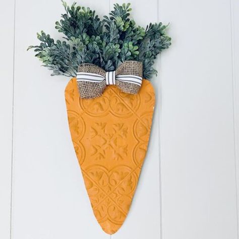 DIY Dollar Tree Faux Tin Tile Carrot - 💕 Kimspired DIY 💕 Tile Christmas Tree, Spring Dollar Store Crafts, Ceiling Tiles Crafts, Faux Tin Tiles, Carrot Craft, Dollar Tree Easter Crafts, Hanging Centerpiece, Tree Faux, Faux Tin Ceiling Tiles