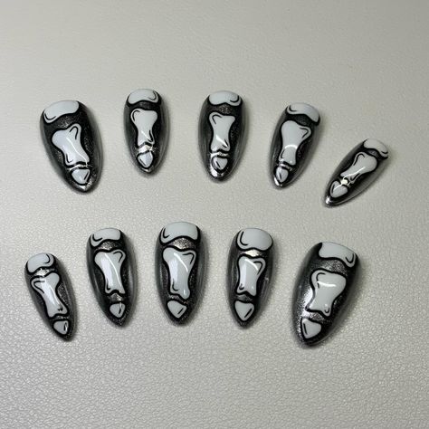 Custom Chrome 🦴Skeleton Bones 🦴 https://naildatebydilacy.etsy.com . . . #skeleton #bone #chrome #spooky #halloween #spookyseason #spookynails #press #pressons #acrylic Chrome Skeleton, New Nail Tech, Black White Halloween, Medium Almond, White Halloween, Skeleton Bones, Nail Cuticle, Free Business Cards, Press Ons