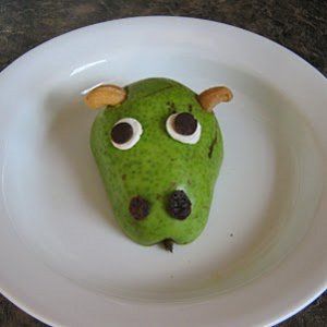 a hippo snack...So cute!! Edible Kids Crafts, Paper Dragon Craft, Dragon Day, Dragons Love Tacos, Make A Dragon, Dragon Birthday Parties, St Georges Day, Preschool Snacks, Dragon Crafts