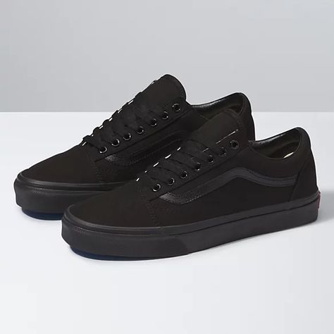 Canvas Old Skool | Vans CA Store Vans Classic Old Skool, All Black Vans, Vans Vintage, Vans Old School, Tenis Vans, Old Skool Black, Red Vans, All Black Shoes, Black Vans