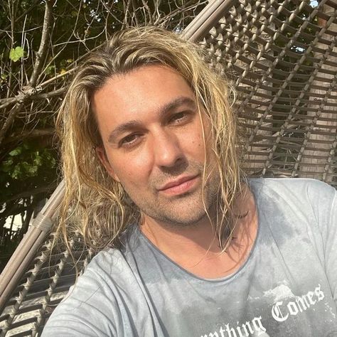 Fabiola Alvarez Covarrubias on Instagram: "#Repost davidgarrettinsta with @let.repost • • • • • • Beach day! #Beach #sun #davidgarrett #davidgarrettmusic #davidgarrettinsta #davidgarrett🎻 #vacation" Night Pictures, David Garrett, Gong Yoo, Instagram Repost, Beach Day, Eye Candy, Funny Pictures, Dreadlocks, Long Hair Styles