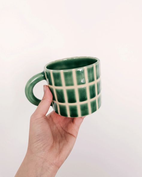 I haven't been able to stop admiring this celedon jade tile mug ever since it was still hot from the kiln last weekend 😍 #handmadeceramics #tilemug #pottery #ceramicglaze Simple Ceramic Mug, Geometric Pottery Design, Mug Glaze Ideas, Pottery Mugs Ideas, Ceramic Mugs Ideas, Pottery Wheel Projects, Pottery Glaze Ideas, Jade Tile, Glazing Ideas