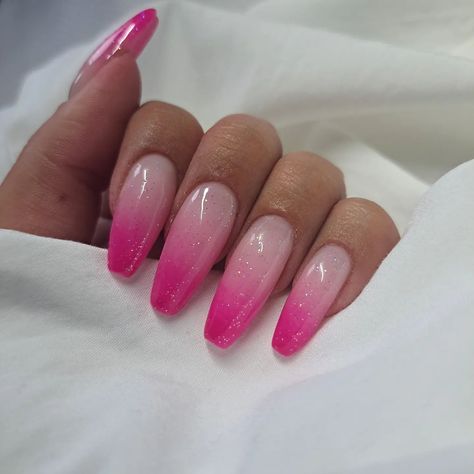 Ombre Nails Pink And White Glitter, Clear To Pink Ombre Nails, Pink Ombré Nails With Glitter, Hot Pink Ombre Nails Almond, Ombre Pink Nails Glitter, Barbie Ombre Nails, Pink Fade Nails Ombre, Nails Airbrush Ombre, Hot Pink Glitter Ombre Nails