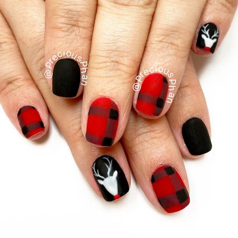 Matte Plaid Nails, Christmas Nails Buffalo Plaid, Christmas Matte Nails, Buffalo Plaid Nail Designs, Matte Christmas Nails Holidays, Buffalo Nails, Buffalo Plaid Nail Art, Buffalo Plaid Nails Christmas, Winter Fingernails