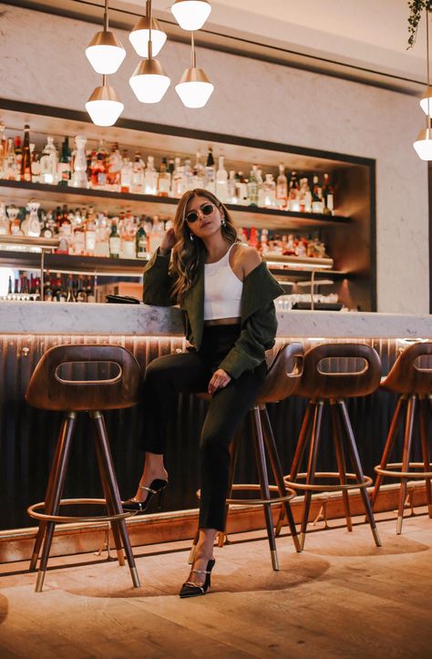 Bar Poses, Malone Souliers Heels, Foto Bar, Bar Pics, Chunky Sweater Dress, Professional Chic, Green Farm, Nyc Style, Long Flight