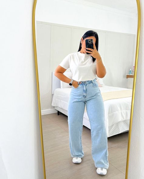 Sunday Outfit Casual Summer, Thick Legs Outfit, Wide Leg Jeans Outfit Casual, Look Wide Leg, Wide Leg Jeans Outfit, Legs Outfit, Outfits Con Jeans, Casual Summer Outfits For Women, Effortlessly Chic Outfits