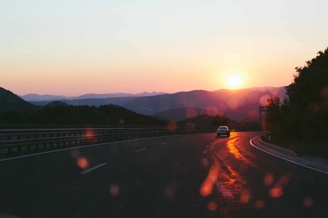 Friday Inspiration, Sunset Road, Mountains Sunset, Into The West, Art Clipart, Adventure Awaits, Love Photography, Sunrise Sunset, Pretty Pictures