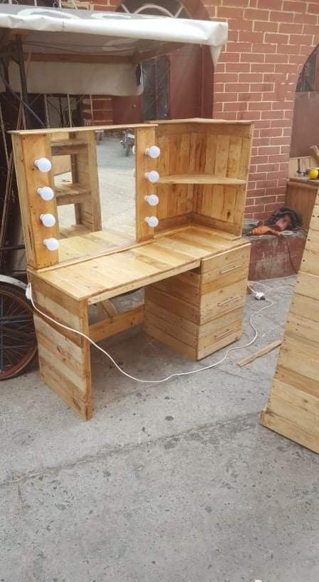 Hand Built Makeup Vanity, Handmade Vanity Ideas, Home Made Vanity Ideas, Diy Pallet Vanity How To Build, Pallet Makeup Vanity Diy, Homemade Vanity Ideas Bedroom, Homemade Vanity Ideas Diy, Shop Class Projects Ideas, Scrap Wood Projects Diy Craft Ideas