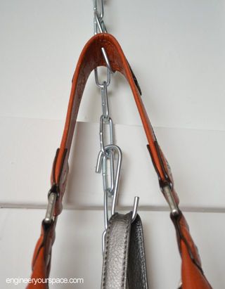 I was looking for a quick and easy way to store my purses so I could free up some shelf space in my closet, and looking at a length of chain I had lying around,... Organizing Purses In Closet, Large Black Purse, Diy Purse Organizer, Hanging Purses, Inner Sanctum, Organizer Purse, Purse Storage, Hanging Hats, Purse Hanger