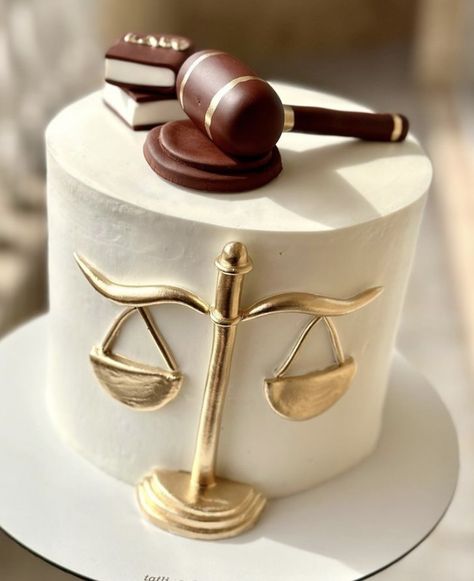 Lawyer Theme Cake Design, Judge Retirement Cake, Law School Graduation Cake Ideas, Lawyer Graduation Cakes, Lawyer Birthday Cake Ideas, Law Theme Cake, Law Graduation Cakes, Cake For Lawyer, Law Cake Ideas