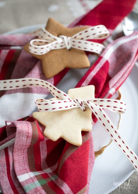 Elevate your holiday dining experience with homemade gingerbread cookie napkin rings that bring both charm and elegance to any meal. With just a simple ribbon and a sprinkle of creativity, these napkin rings become a delightful detail that complements your Christmas and holiday tablescapes. Diy Gingerbread Cookies, Napkin Rings For Christmas, Napkins Folding, Diy Gingerbread, Homemade Gingerbread, Napkin Rings Diy, Diy Christmas Decor Ideas, Gingerbread Diy, Christmas Napkin Rings