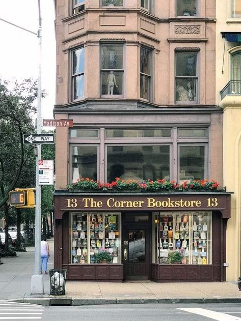 New York City Upper East Side Madison Ave The Corner Book Store The Corner Bookstore, San Myshuno, Nyc Baby, Nyc Aesthetic, Nyc Life, New York Life, New York Aesthetic, New York City Travel, Nyc Trip