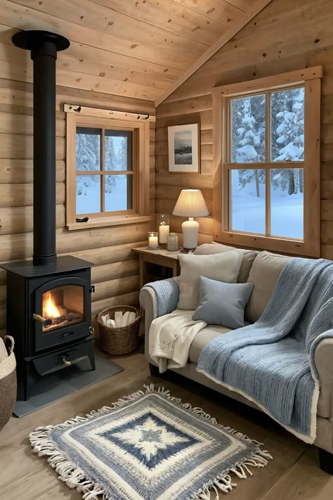 Tiny Cabin With Loft, Tiny Cabin Living, Small Cabin Interior Ideas, Log Cabin Houses, Tiny Cabins Interiors, Mountain House Interior, Cabin Interior Ideas, Cabin Houses, Small Cabin Interiors