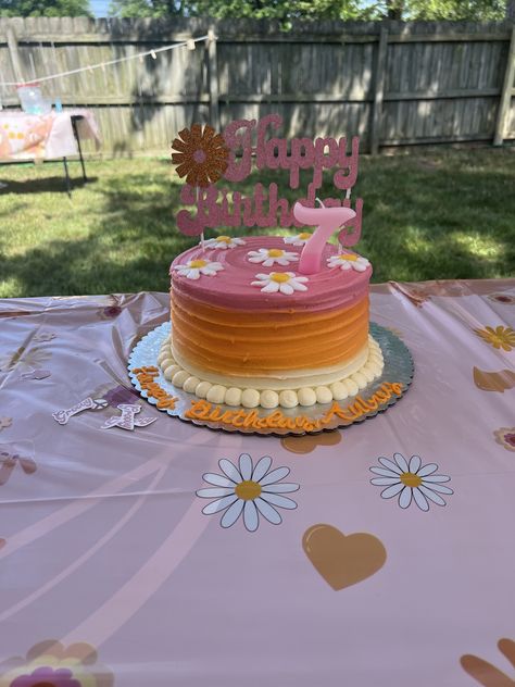 Groovy One Smash Cake And Cupcakes, Daisy Groovy Cake, Groovy Birthday Smash Cake, Retro Cake Smash, Retro Daisy Birthday Cake, Retro Groovy Birthday Cake, Diy Groovy Cake, Retro Daisy Cake, Boho Groovy Cake Ideas