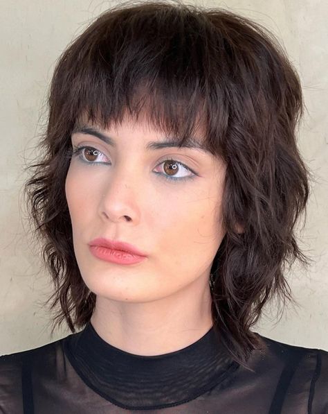 Shaggy Bobs For Thick Hair, Jagged Bangs, Wavy Shag, Hair Stylist Tips, Short White Hair, Stylist Tips, Basket Diy, Low Maintenance Haircut, Shag Haircuts