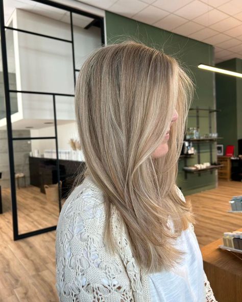 Blonde Hair Sandy, Hair Inspo Dark Blonde, Natural Dark Blonde Hair Color, Dark Sandy Blonde, Natural Dark Blonde Hair, Highlights Medium Length, Getting Hair Done, Hair Jazz, Cool Blonde Hair Color