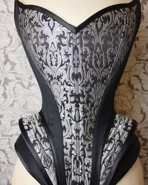 Corsets Vintage, Dinner Dress Classy, Waist Belts, Steel Boned Corsets, Boned Corsets, Corset Fashion, Overbust Corset, Dress Classy, Design Dresses