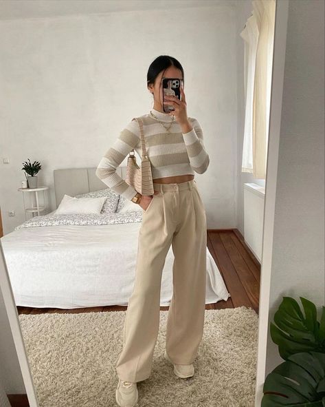 Lunch Outfit, Casual Chic Outfits, Beige Outfit, Beige Pants, Casual Day Outfits, Trendy Summer Outfits, Layering Outfits, Next Clothes, Casual Chic Outfit