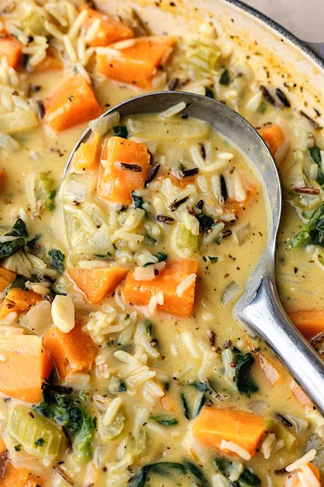 Creamy Sweet Potato and Wild Rice Soup - Cupful of Kale Soup With Kale, Sweet Potato Kale, Soup Vegan, Kale Recipes, Vegan Soup Recipes, Wild Rice Soup, Sweet Potato Soup, Rice Soup, Wild Rice