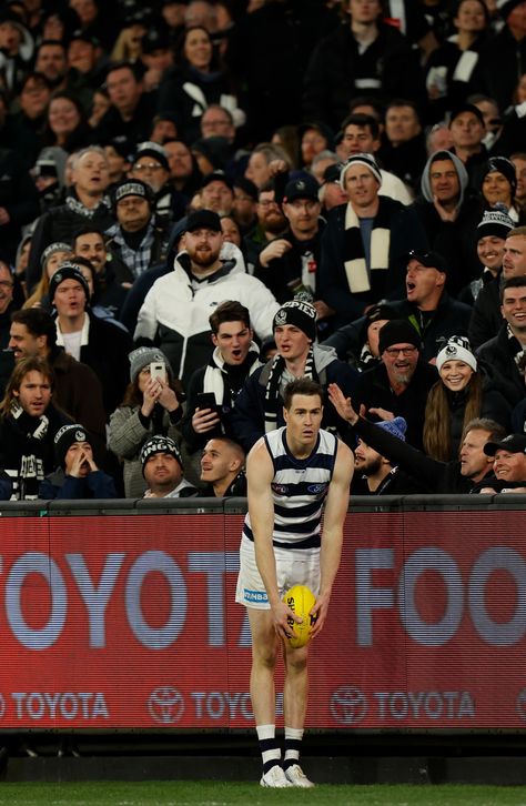 Geelong Cats Wallpaper, Jeremy Cameron, Afl Wallpaper, Afl Aesthetic, Geelong Cats Football, Geelong Football Club, Afl Players, Soccer Jokes, Geelong Cats