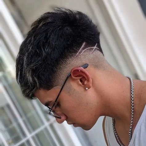 Fade Designs Mens Lines, Mid Fade Haircut With Design, Mohawk Designs Men, Mid Fade Designs Men, Line Haircut Men, Mid Fade Designs, Haircut Designs For Men Lines, Hair Design For Men, Haircut Lines