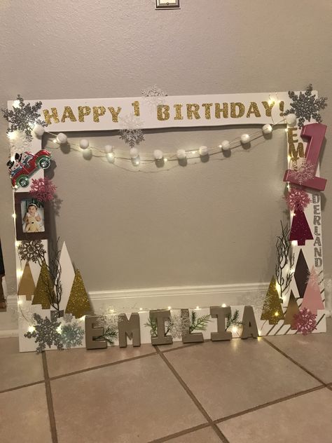 Birthday Selfie Frame, Selfie Board Frame Ideas, Big Photo Frames, Birthday Props, Photo Props Diy, Last Minute Birthday Gifts, Selfie Wall, Diy Photo Frames, Happy Birthday Frame