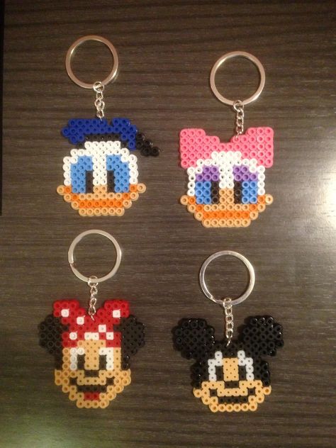 Disney Hama Beads | StitchesYarn: El rincón de Jimmy: Llaveros / Imanes Hama Beads Disney ... Perler Ornaments, Mini Hello Kitty, Hama Disney, Hama Beads Christmas, Panelled Walls, Perler Beads Ideas, Pixel Beads, Melty Bead Patterns, Pearl Beads Pattern