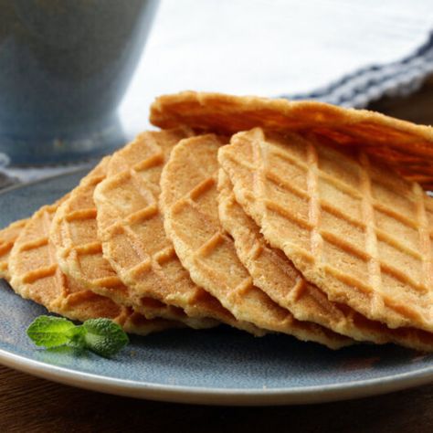 Galettes Galette Cookie Recipe, Waffle Cookies Recipe, Galette Recipes, French Cookies, Crispy Waffle, Galette Recipe, Gluten Free Waffles, Waffle Cookies, Waffle Cake