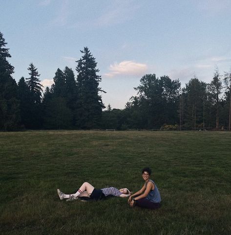 Cute Picnic Aesthetic, Vanessa Palmer, Taissa Turner, Yellowjackets Bts, Jasmin Savoy Brown, Cameron Post, Liv Hewson, Jasmin Savoy, Yellowjackets Cast