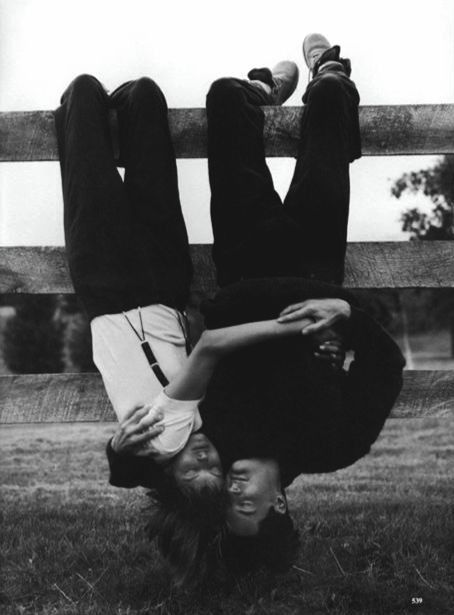 Kyle Maclachlan and Linda Evangelista for Vogue US September 1993 by Steven Meisel Kyle Maclachlan, Steven Meisel, Linda Evangelista, Foto Poses, Photo Couple, Two People, Hopeless Romantic, Upside Down, Black And White Photography