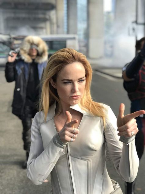 White Canary Dc, Lance Cosplay, Legends Of Tommorow, Sara Lance, Arrow Black Canary, White Canary, Supergirl 2015, Lance Black, Cw Dc