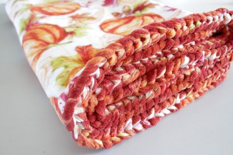 The braided edge adds texture and durability, and the soft fleece makes this the perfect blanket to keep you snug no matter how low the thermostat drops. Braid Edge Fleece Blanket, Fleece Blanket Braided Edge, What To Make With Fleece Fabric, Fleece Fabric Projects, Diy Fleece Blanket No Sew, No Sew Fleece Blanket Diy, Braided Fleece Blanket Tutorial, Fleece Blanket Tutorial, Fleece Blanket Edging