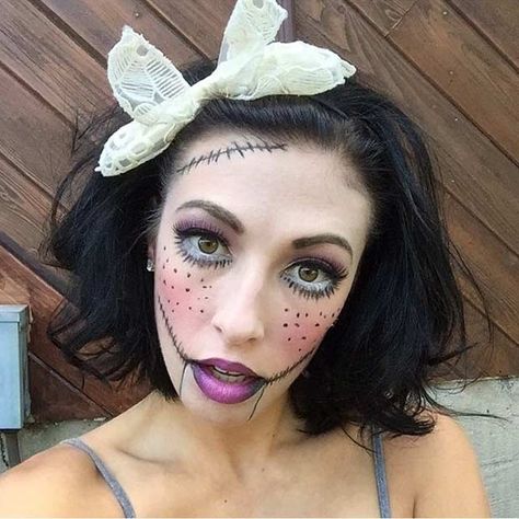 Scary yet Easy 55+ Halloween Makeup ideas > Detectview Easy Diy Halloween Makeup, Scary Doll Makeup, Bride Of Frankenstein Makeup, Creepy Doll Makeup, Fairy Halloween Makeup, Halloween Makeup Diy Easy, Scarecrow Halloween Makeup, Doll Makeup Halloween, Cat Halloween Makeup