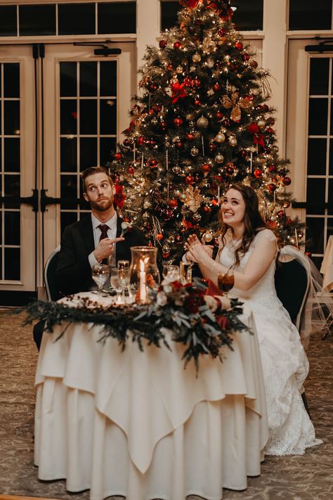 Christmas Wedding Bride And Groom Table, Christmas Arch Wedding, Christmas Wedding Rings, Navy Christmas Wedding, Christmas Wedding At Home, Bride And Groom Table Christmas, Winter Wedding Red And White, Christmas Wedding Gift Table, Wedding Dresses Christmas Winter