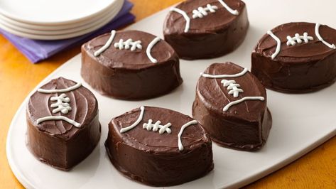 Brownie Footballs, Football Brownies, Betty Crocker Recipes, Giant Cookie, Brownie Desserts, Super Bowl Food, Football Food, Party Recipes, Game Day Food