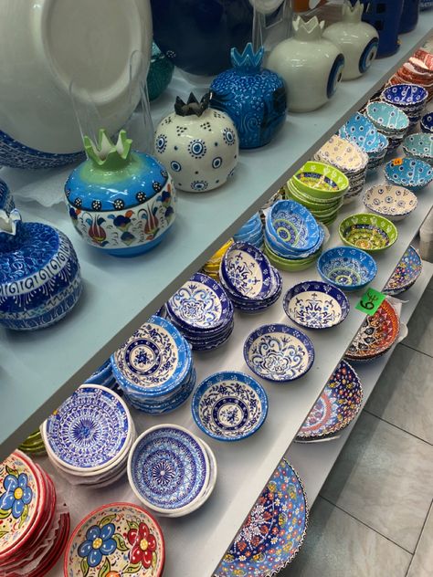 Greece Pottery, Mykonos Style, Gaudi Mosaic, Greek Party, Greece Fashion, Greek Pottery, Ceramic Workshop, Marie Kondo, Craft Day